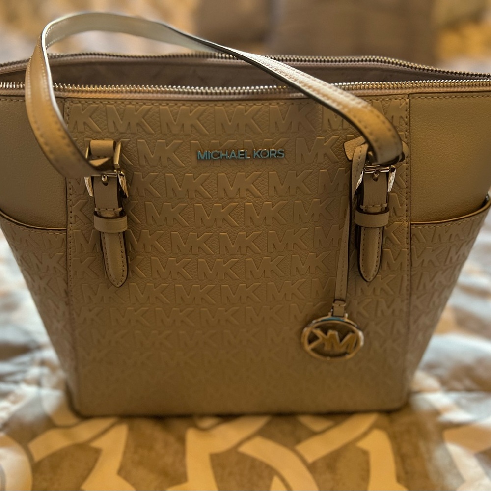 Purses - Picture 2 of 3